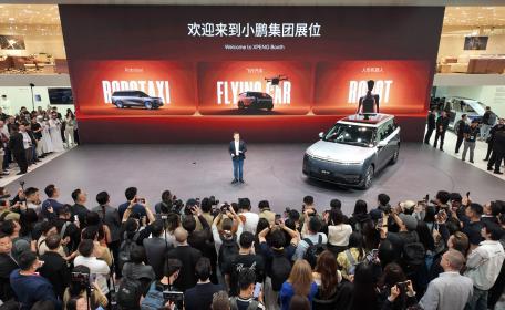 2026北京车展：小鹏GX全系车色亮相 第二代VLA智驾报告迎来首发