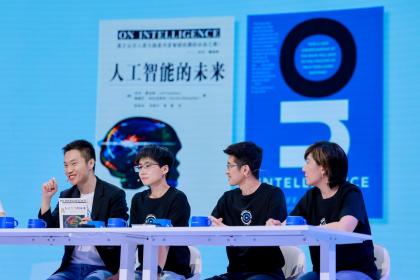 2026北京车展：Momenta R7强化学习世界模型实现量产首发