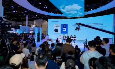 Momenta CEO曹旭东：自动驾驶进入“正反馈”爆发期，“物理AI”序章开启