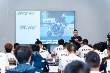 致敬平凡英雄 春风动力向见义勇为摩友赠送机车