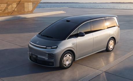 零跑旗舰D平台首款MPV D99上市 售价24.98万-31.98万元
