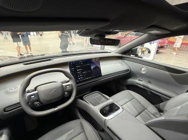 小鹏MONA L03正式上市 售价12.38万-15.68万元